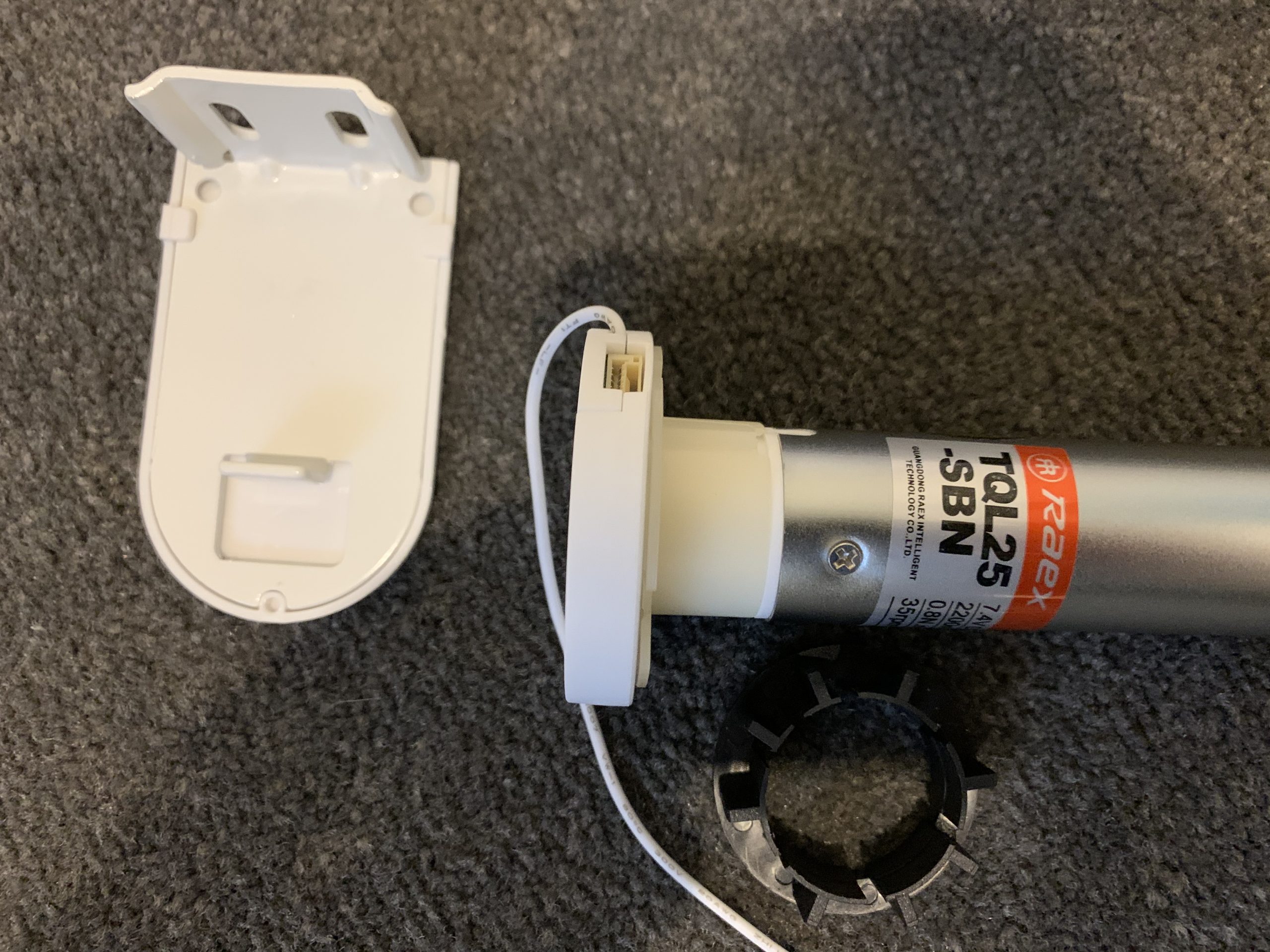 Electronic Wireless Roller Blind Motor With Mounting Kit & USB Charging